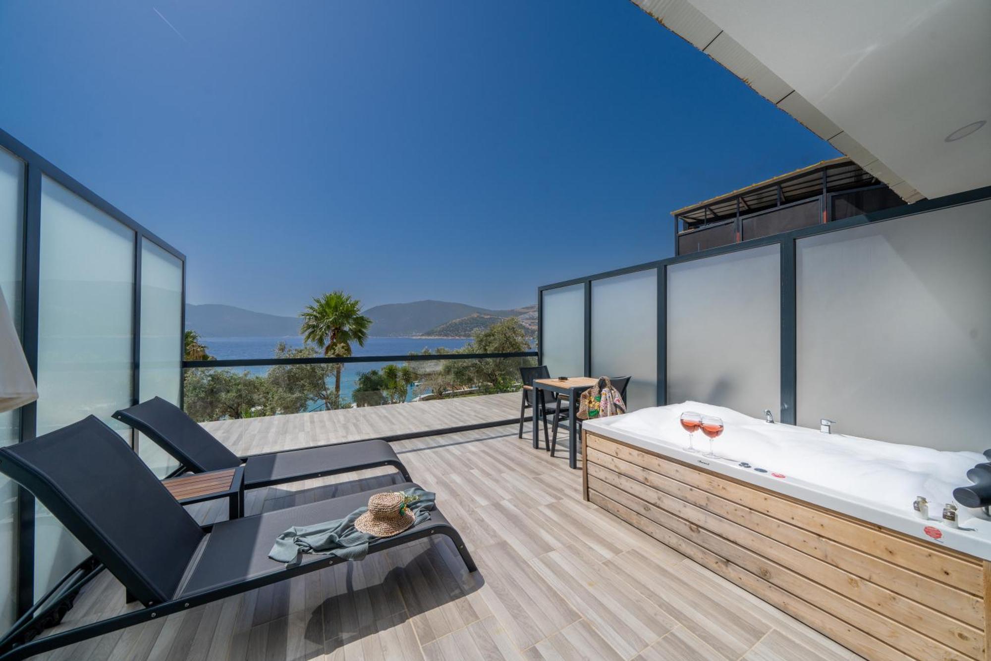 Kalkan Beach Park Hotel คาช ภายนอก รูปภาพ