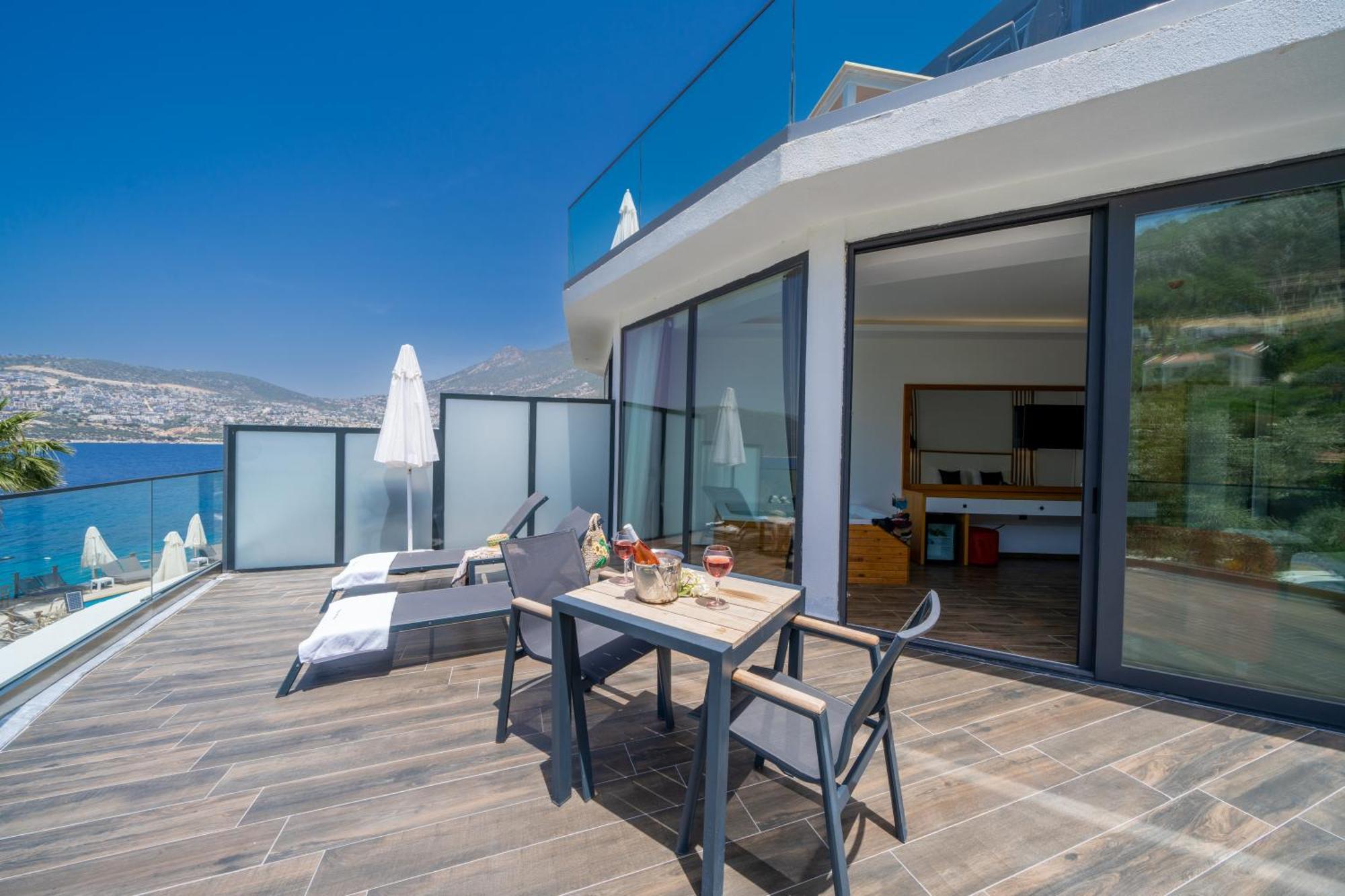 Kalkan Beach Park Hotel คาช ภายนอก รูปภาพ