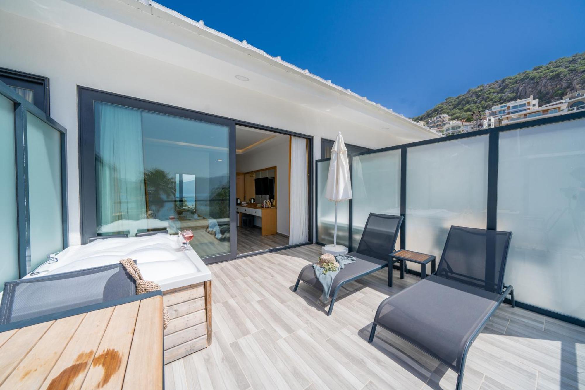 Kalkan Beach Park Hotel คาช ภายนอก รูปภาพ