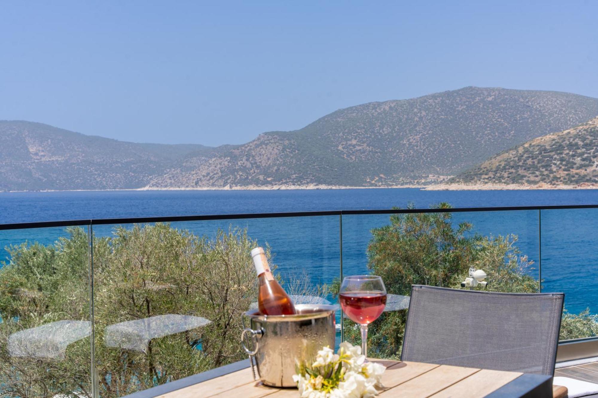 Kalkan Beach Park Hotel คาช ภายนอก รูปภาพ