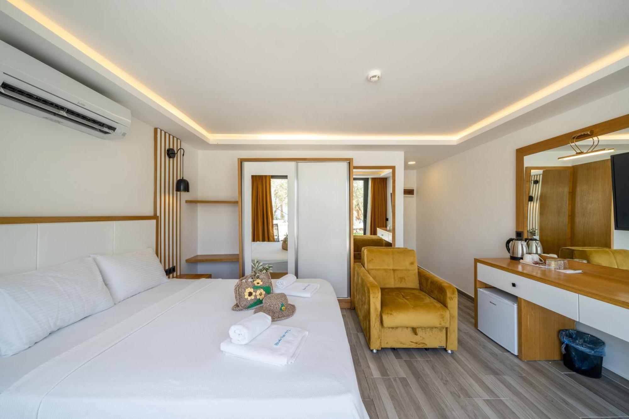 Kalkan Beach Park Hotel คาช ภายนอก รูปภาพ