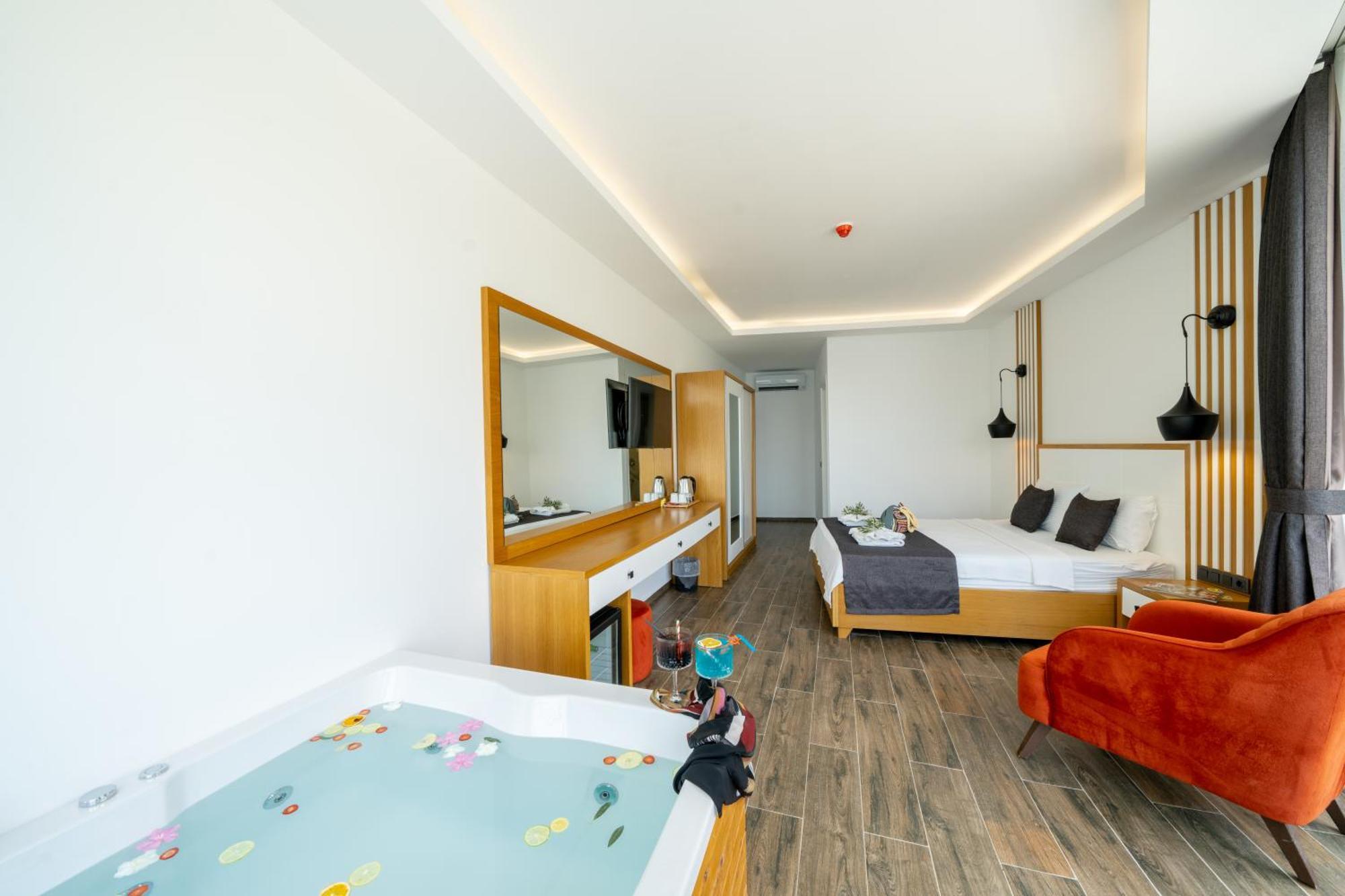 Kalkan Beach Park Hotel คาช ภายนอก รูปภาพ